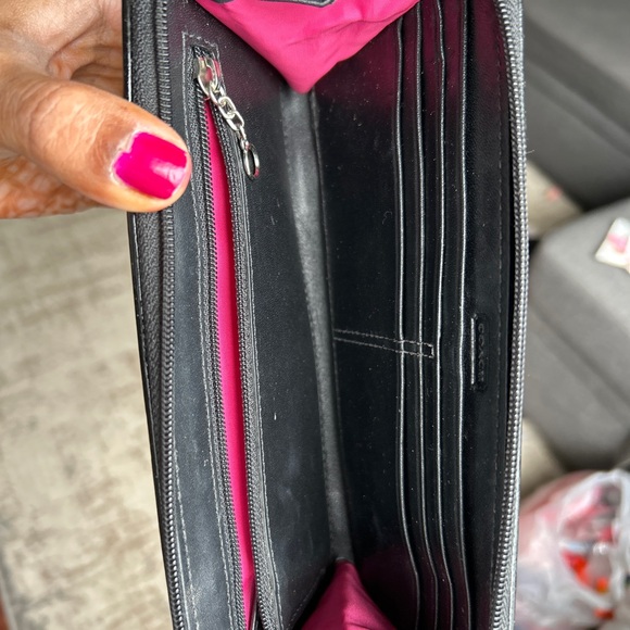 Coach Black and Cream Signature Wallet - Picture 6 of 8